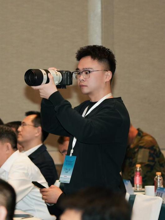 用镜头记录城市蝶变——文旅工作者秦栋旭